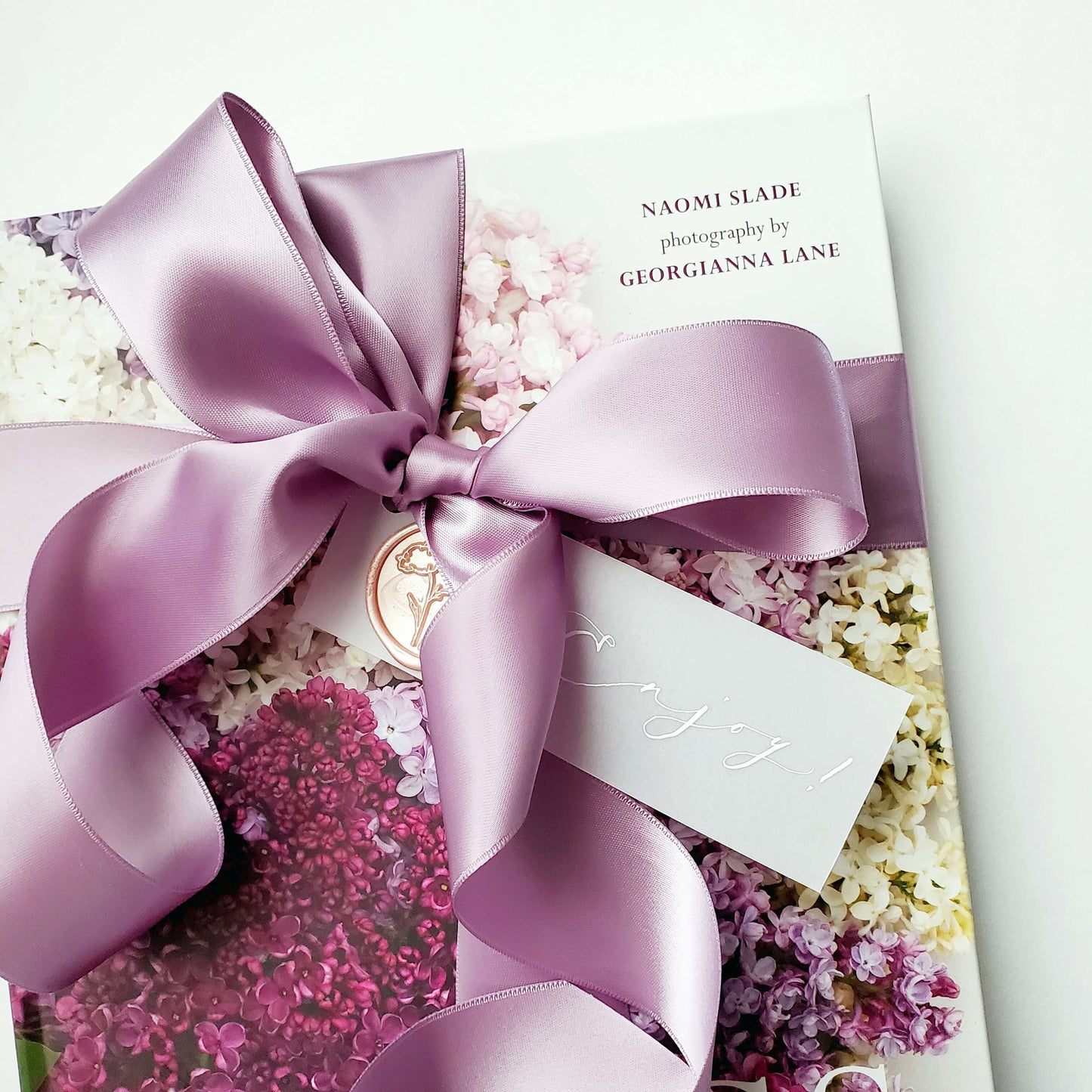 Lilacs: Beautiful Varieties for Home and Garden by Naomi Slade