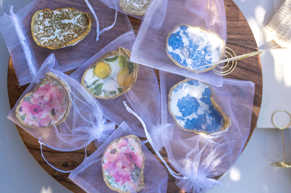 INTRODUCING THE GIFT TABLE